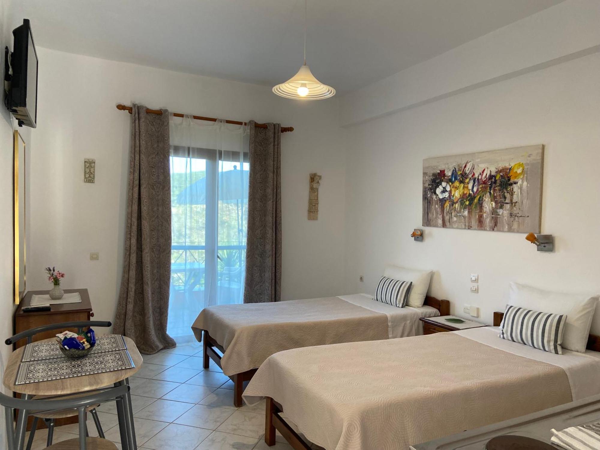 Floros Apartments Agios Stefanos Avliotes  Exterior foto
