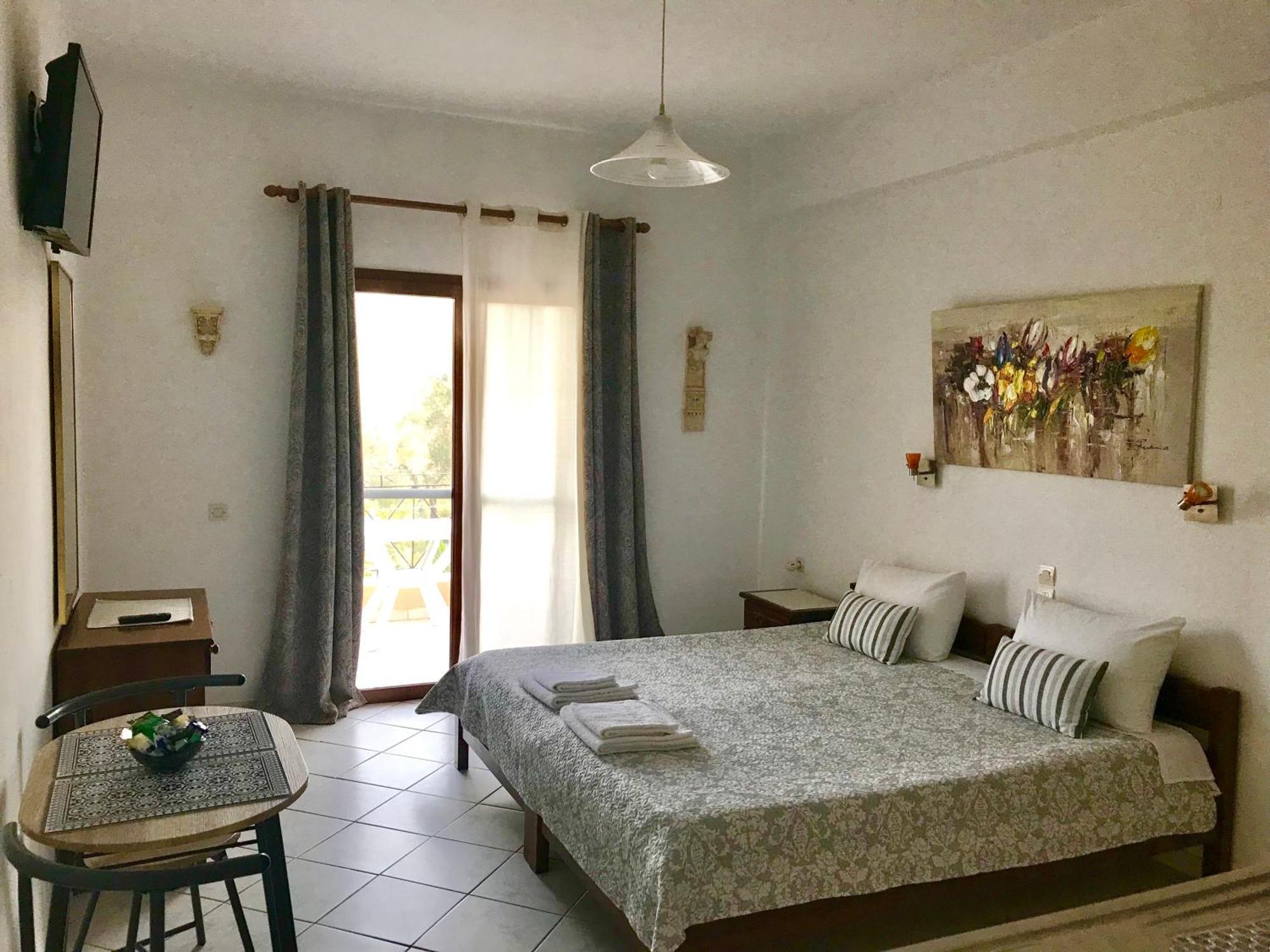 Floros Apartments Agios Stefanos Avliotes  Exterior foto