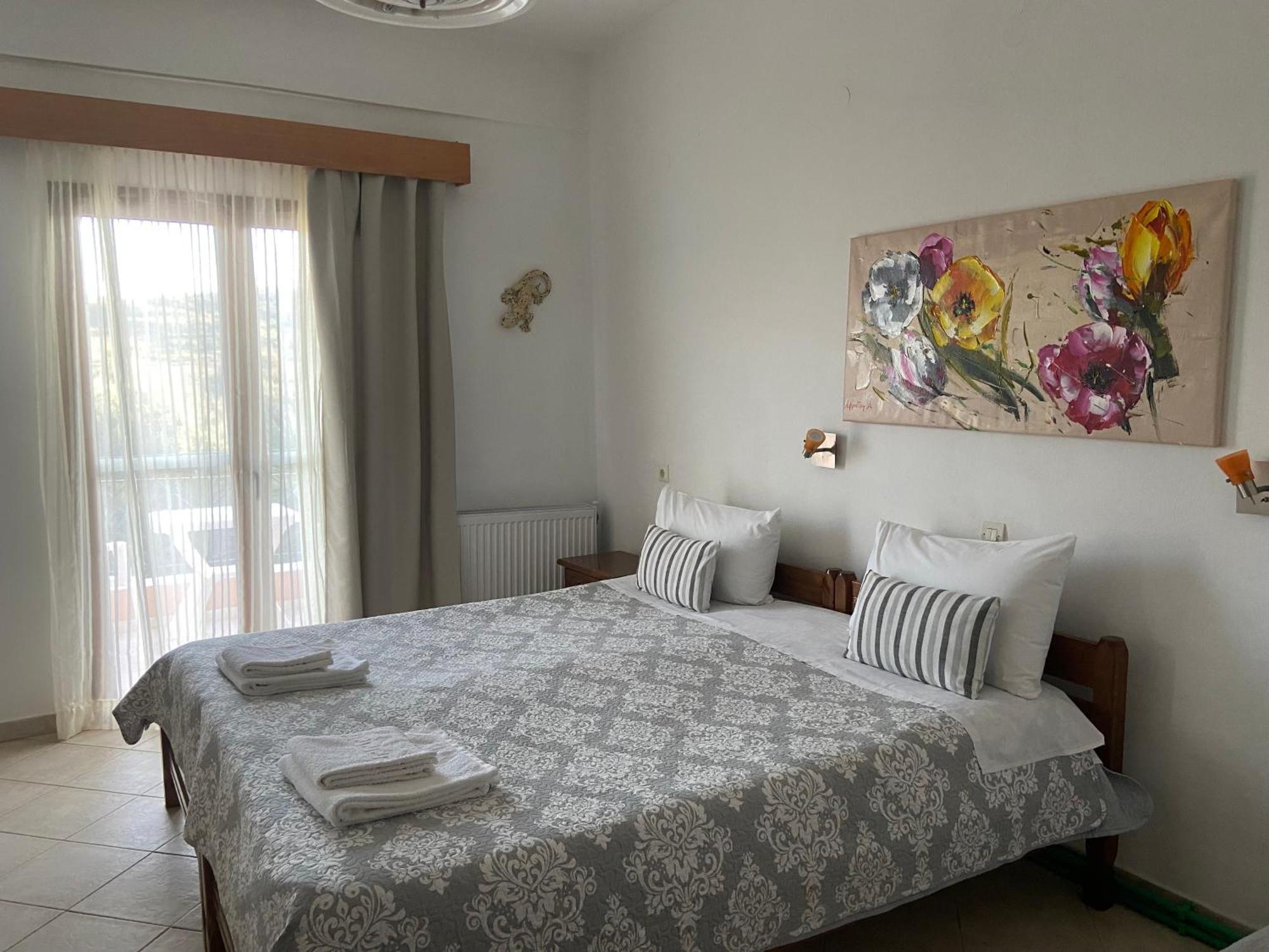 Floros Apartments Agios Stefanos Avliotes  Exterior foto